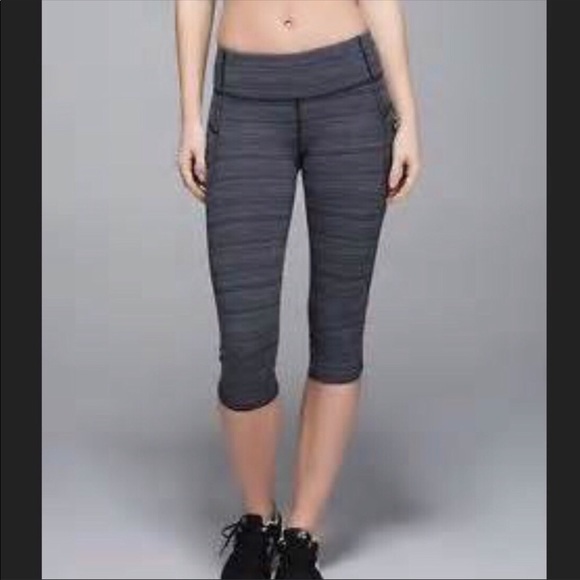 Lululemon Run Top Speed Crop Cyber Stripe Coal Blk - Picture 2 of 7